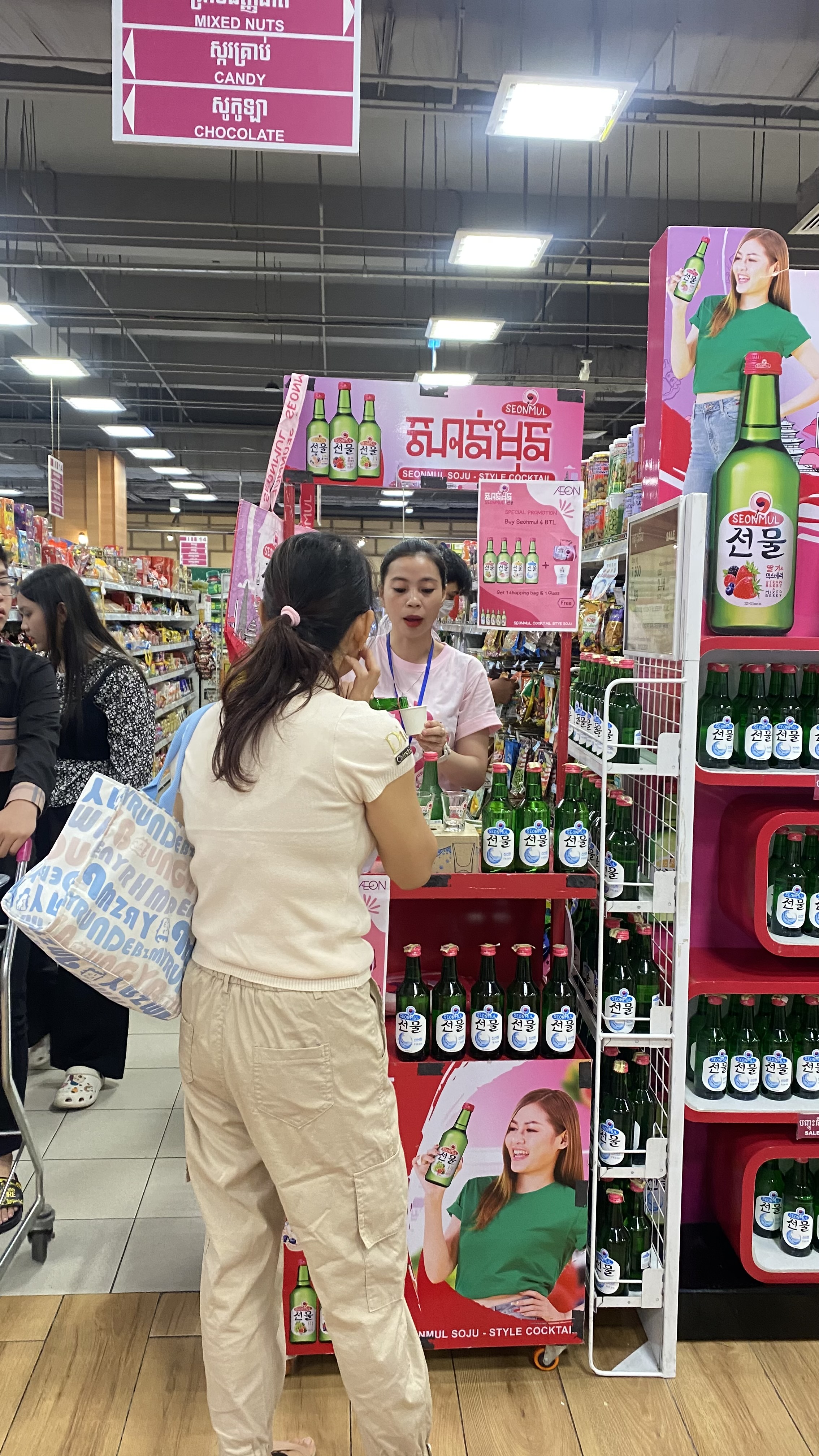 Seonmul wine tasting engaging customers at AEON Mall 1 by Siam Winery